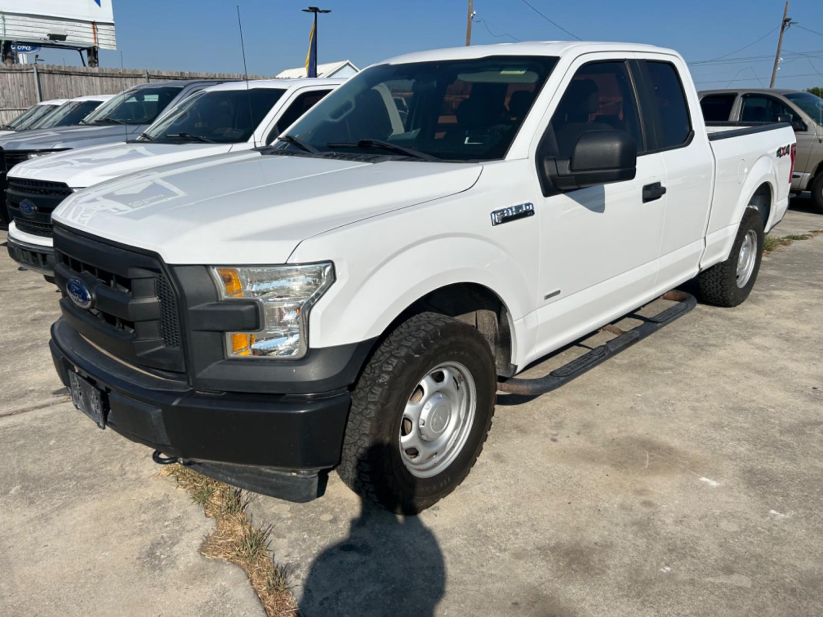 2017 White Ford F-150 XL SuperCab 6.5-ft. 4WD (1FTEX1EP1HF) with an 2.7L V6 DOHC 24V engine, 6A transmission, located at 1687 Business 35 S, New Braunfels, TX, 78130, (830) 625-7159, 29.655487, -98.051491 - Photo #0
